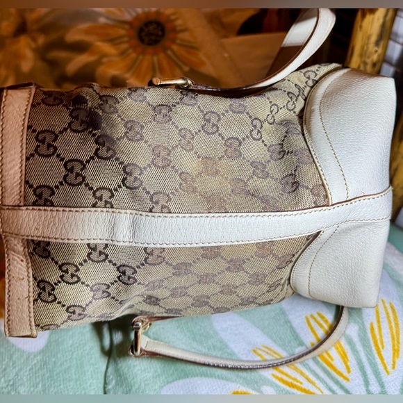 40% PRICE DROP!!
$4777 (was $795)
GUCCI Treasure Boston w/Key And Charm - Picture 10 of 16